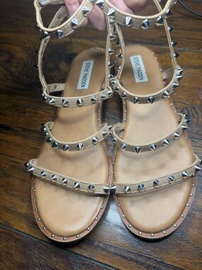 Steve Madden Tan Transport Silver Studs Ankle Strap Sandals Size 9 Gladiator